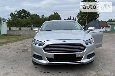 Седан Ford Fusion 2015 в 