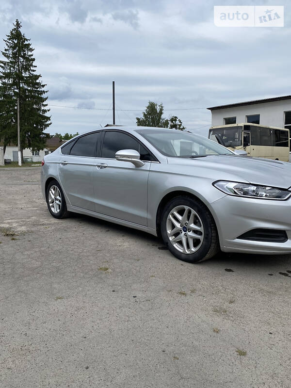 Седан Ford Fusion 2015 в 