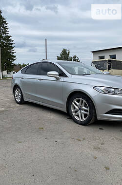 Седан Ford Fusion 2015 в 