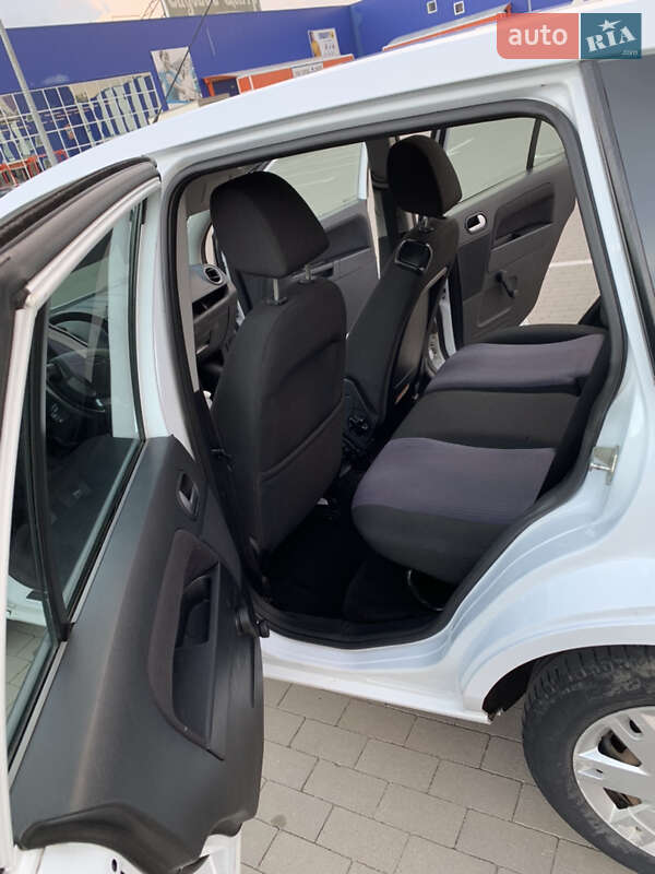 Хэтчбек Ford Fusion 2010 в Сумах