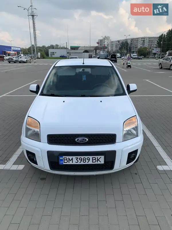 Хэтчбек Ford Fusion 2010 в 
