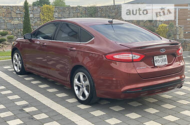 Седан Ford Fusion 2014 в Стрию