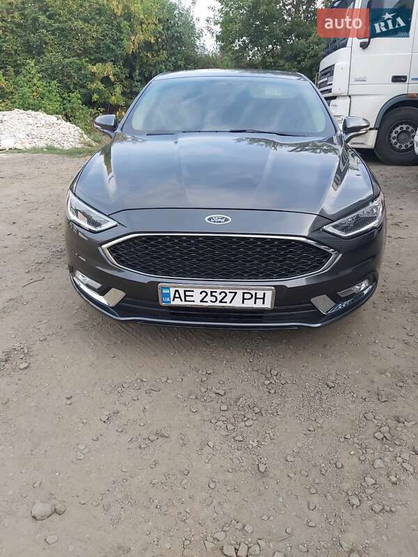 Седан Ford Fusion 2017 в 