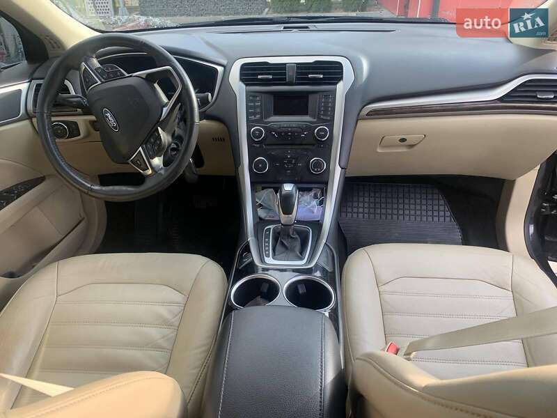 Седан Ford Fusion 2013 в Самборе