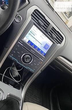 Седан Ford Fusion 2016 в 