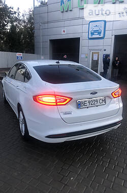 Седан Ford Fusion 2016 в 
