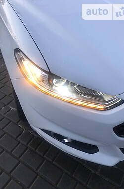 Седан Ford Fusion 2016 в 