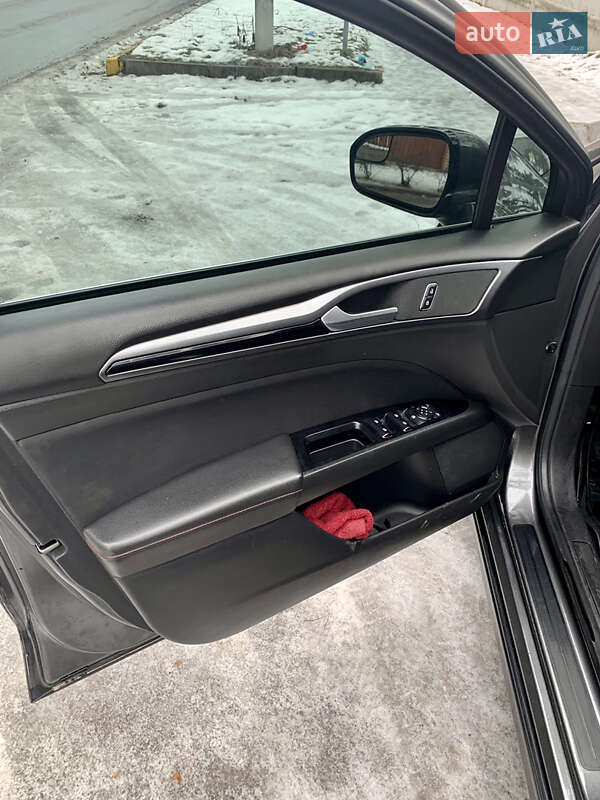 Седан Ford Fusion 2015 в Жовтих Водах