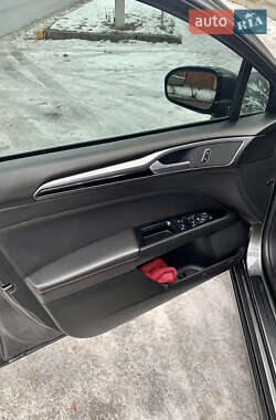 Седан Ford Fusion 2015 в 