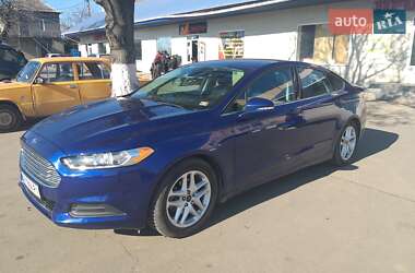 Седан Ford Fusion 2015 в Южному