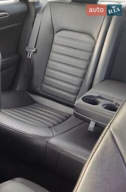 Седан Ford Fusion 2015 в 