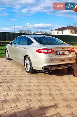 Седан Ford Fusion 2015 в 
