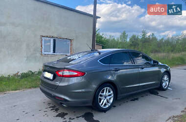 Седан Ford Fusion 2013 в 