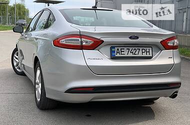 Седан Ford Fusion 2012 в 