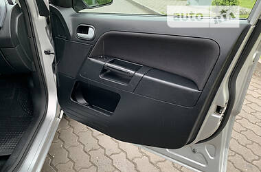 Хэтчбек Ford Fusion 2006 в 