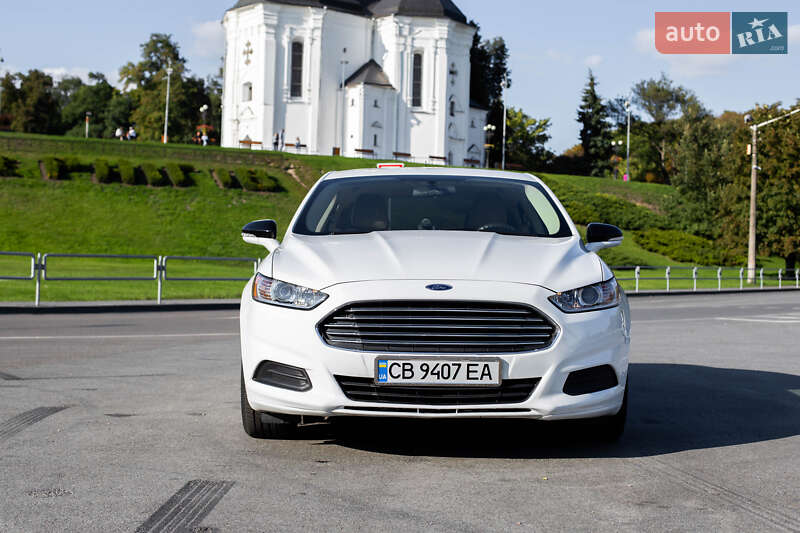 Седан Ford Fusion 2015 в 