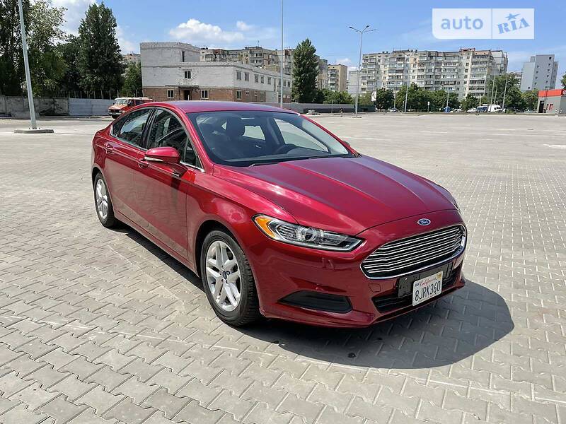 Седан Ford Fusion 2015 в 