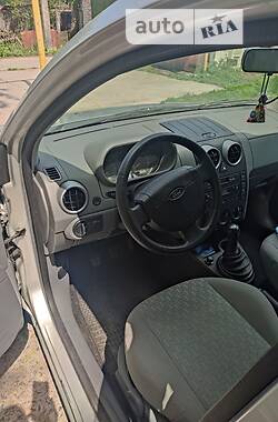 Хэтчбек Ford Fusion 2003 в 
