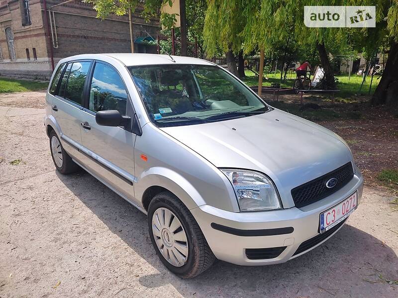 Хэтчбек Ford Fusion 2003 в 