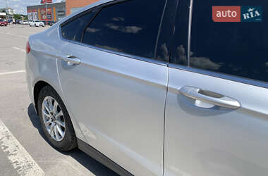 Седан Ford Fusion 2016 в 