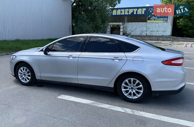 Седан Ford Fusion 2016 в 