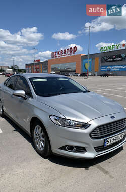 Седан Ford Fusion 2016 в 