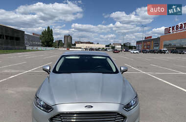 Седан Ford Fusion 2016 в 