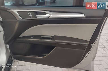 Седан Ford Fusion 2016 в 
