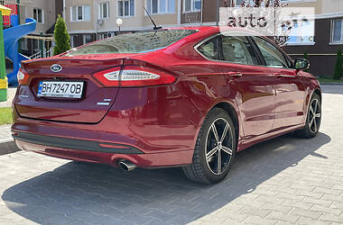 Седан Ford Fusion 2013 в 