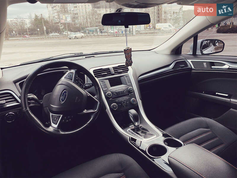 Седан Ford Fusion 2013 в Александрие