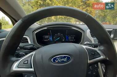 Седан Ford Fusion 2015 в 