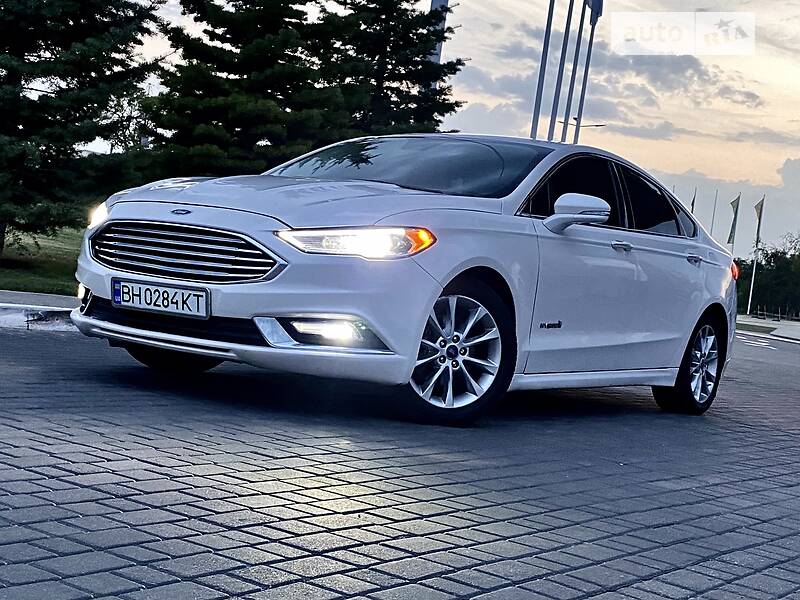 Седан Ford Fusion 2017 в 