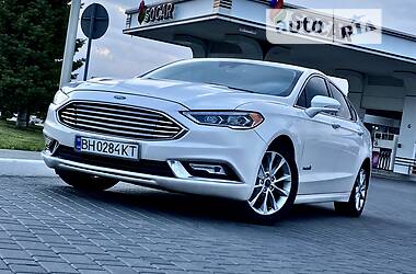 Седан Ford Fusion 2017 в 