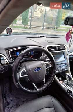 Седан Ford Fusion 2016 в 