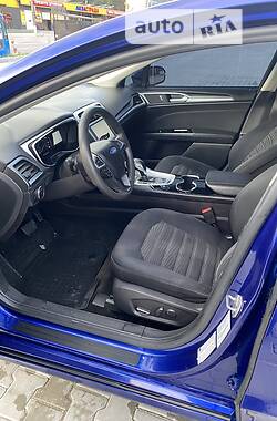 Седан Ford Fusion 2015 в 
