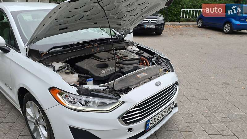 Седан Ford Fusion 2018 в Львове