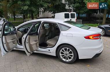 Седан Ford Fusion 2018 в Львове