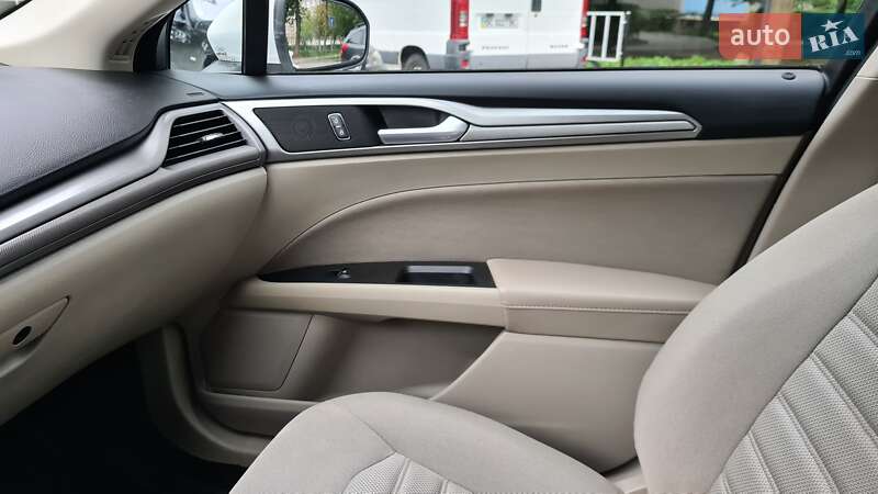 Седан Ford Fusion 2018 в Львове