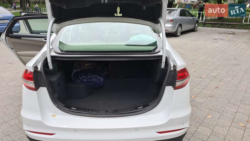 Седан Ford Fusion 2018 в Львове