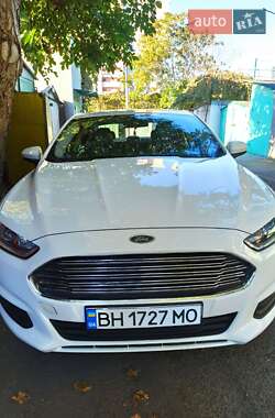 Седан Ford Fusion 2015 в 