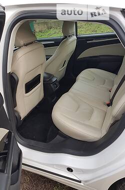 Седан Ford Fusion 2015 в 