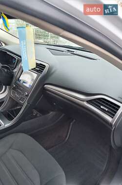 Седан Ford Fusion 2019 в 
