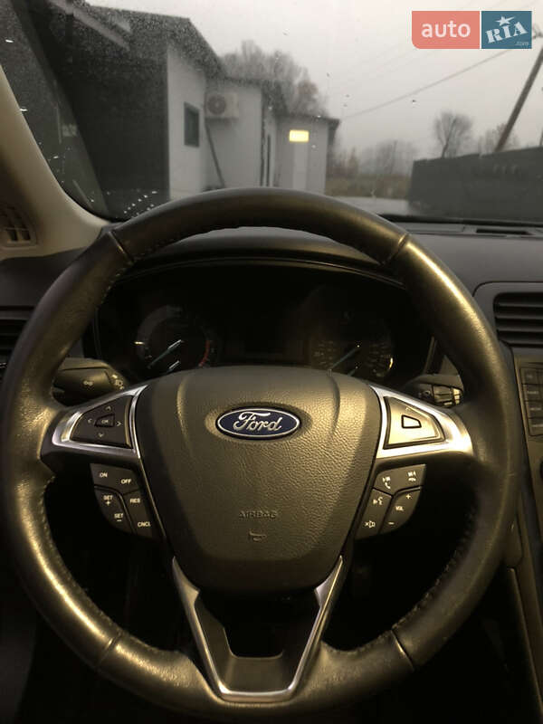 Седан Ford Fusion 2018 в Вижнице