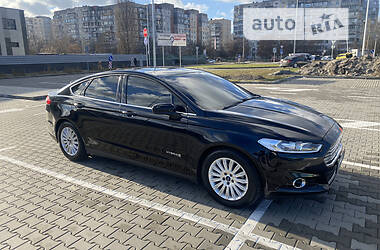Седан Ford Fusion 2015 в 