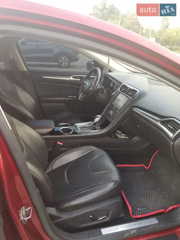 Седан Ford Fusion 2013 в 