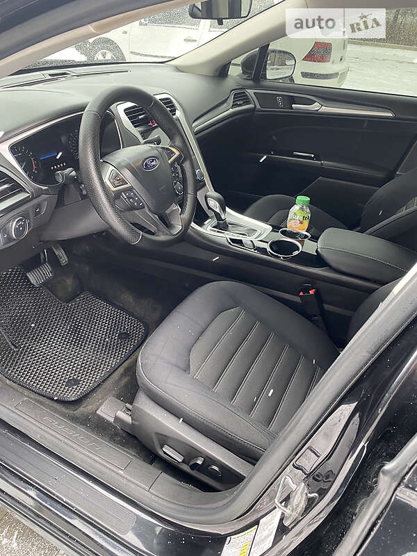 Седан Ford Fusion 2013 в Звягеле