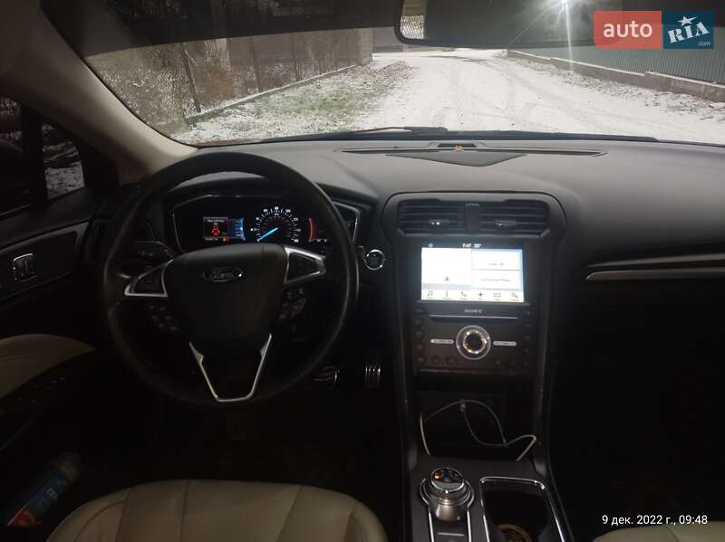 Седан Ford Fusion 2016 в Нововолынске