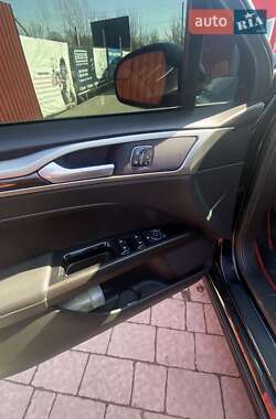 Седан Ford Fusion 2016 в Бродах