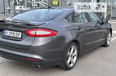 Седан Ford Fusion 2015 в 