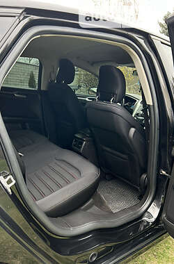 Седан Ford Fusion 2013 в 